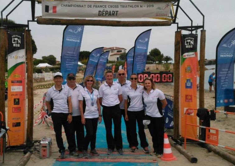FFTRICNA's tweet photo. Une bien belle équipe pour ces Championnats de France de Cross Triathlon à Bouzigues ! https://t.co/03gKLC6k0i