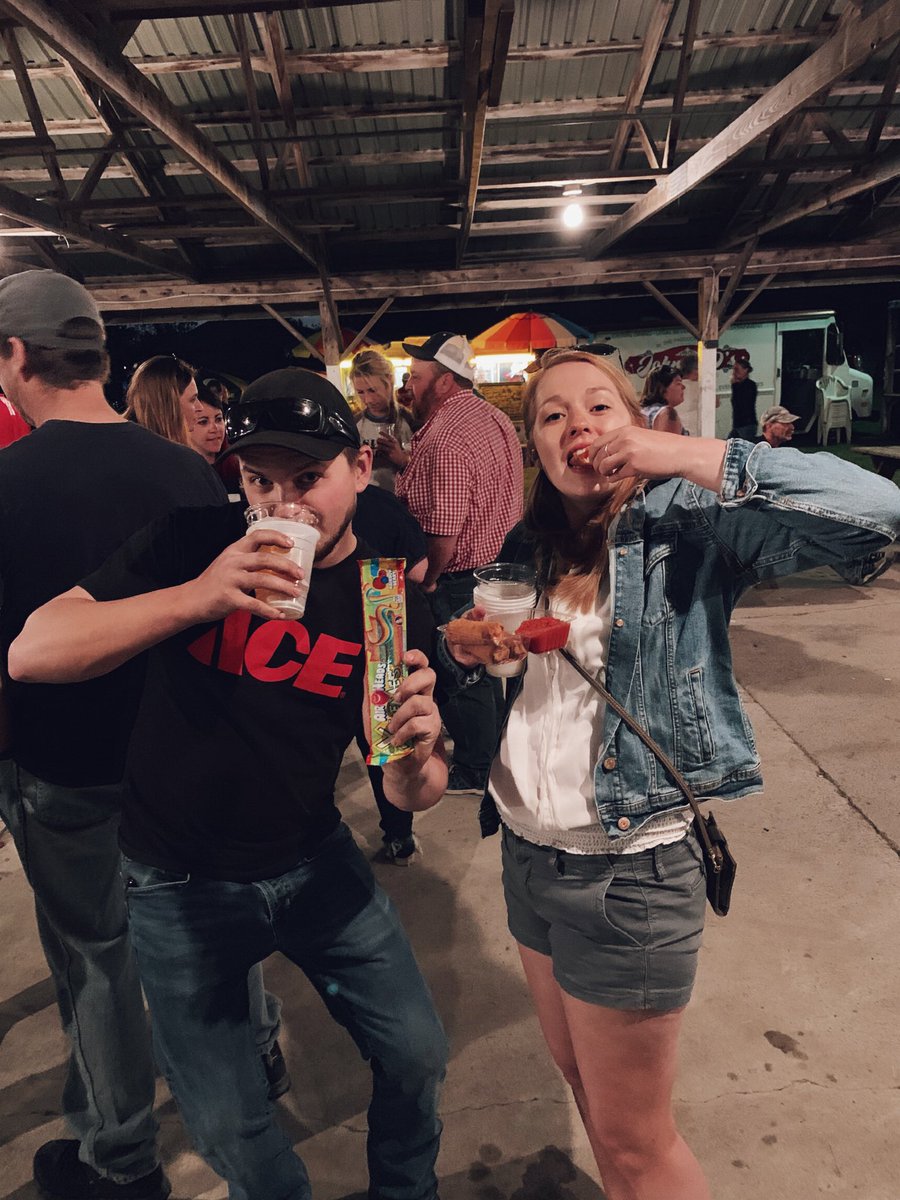 kelsie_morgan4's tweet photo. We β€οΈ drafts and snacks #therealus #snacksonsnacks https://t.co/PvSxuf1M09