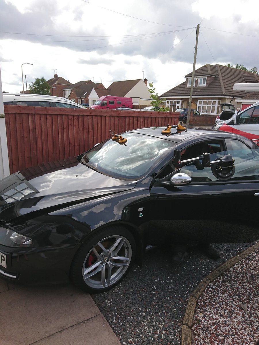 cchilds37's tweet image. Bloody stones.. #crack #crackbegone #autoglassgavin