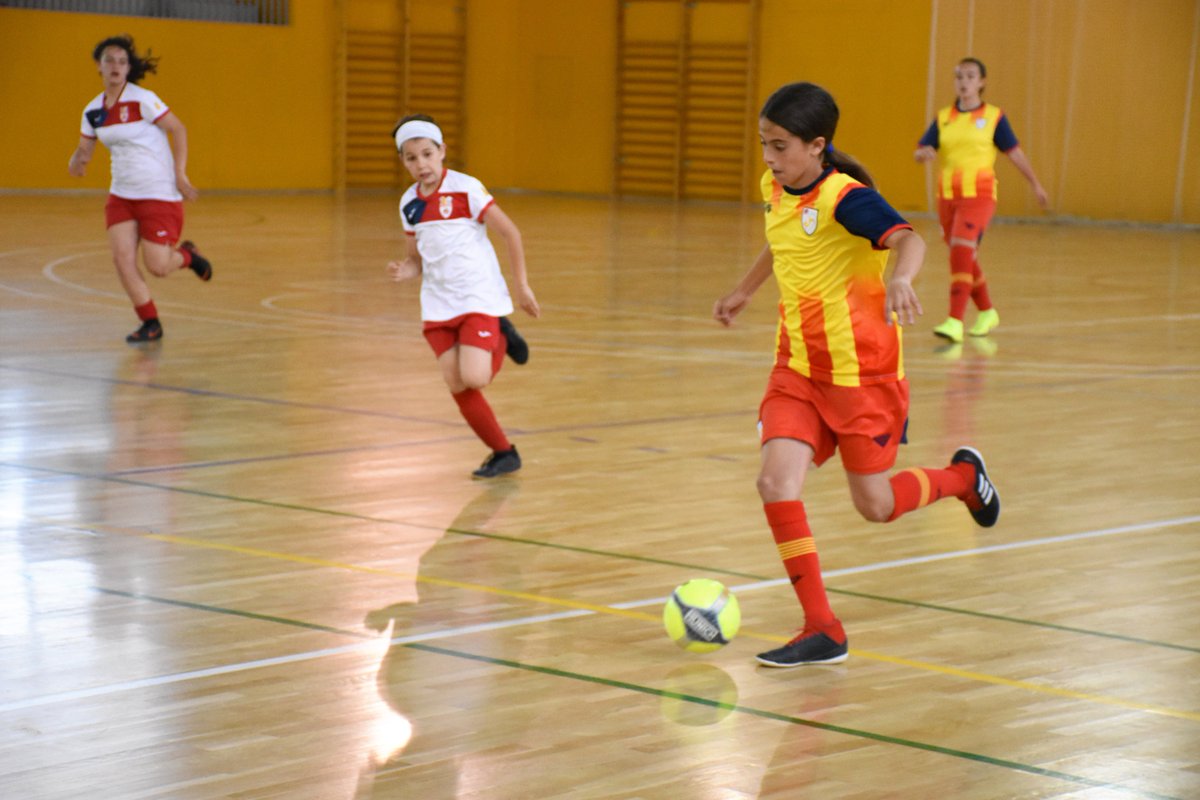 FCF_CAT's tweet photo. ⚽️👟 [CRÒNICA] Victòria sòlida de Catalunya Aleví femenina per posar el punt final a la temporada https://t.co/kD1SGWIttW #SeleccionsCatalanesFS #AlevífemFS https://t.co/yylylrTKAT