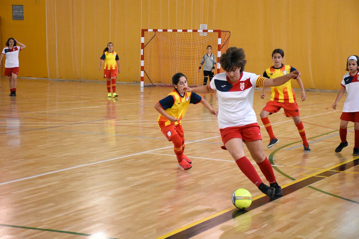 FCF_CAT's tweet photo. ⚽️👟 [CRÒNICA] Victòria sòlida de Catalunya Aleví femenina per posar el punt final a la temporada https://t.co/kD1SGWIttW #SeleccionsCatalanesFS #AlevífemFS https://t.co/yylylrTKAT