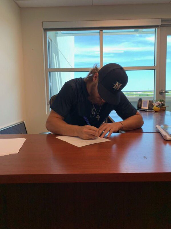 Ty_Beezy5's tweet photo. Officially a Mariner https://t.co/ARByCBaNbf