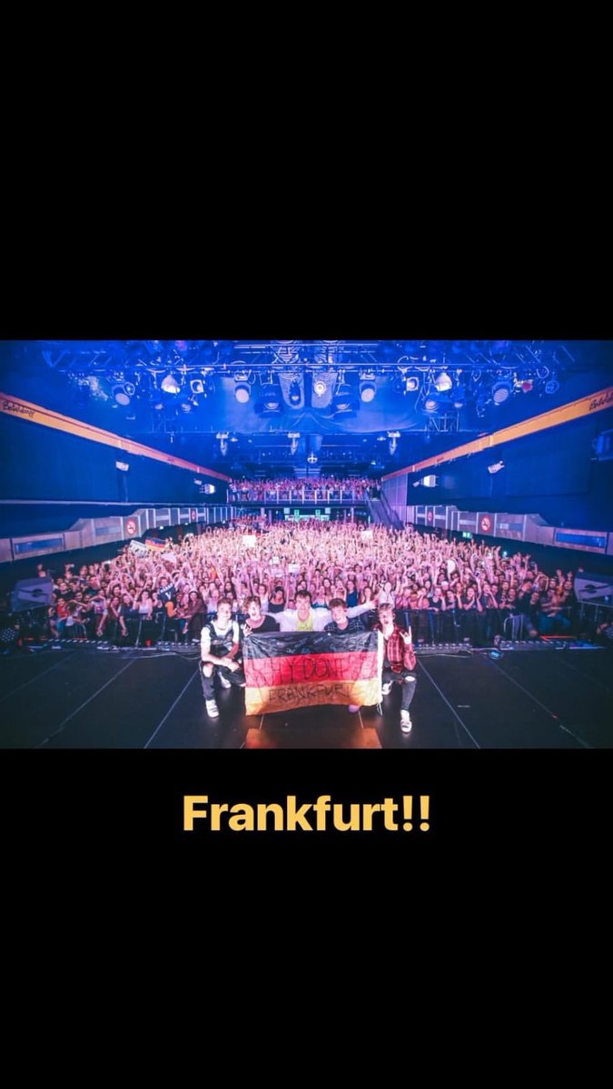 vxenssx's tweet photo. It’s been one year🥺🥺 #invitationtour https://t.co/PyPs1UYxDv