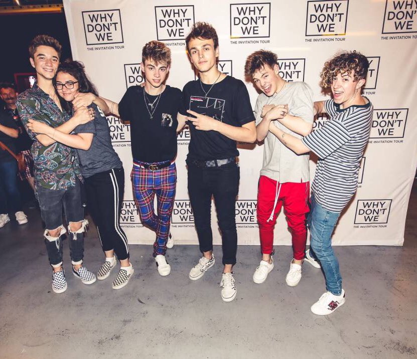 vxenssx's tweet photo. It’s been one year🥺🥺 #invitationtour https://t.co/PyPs1UYxDv