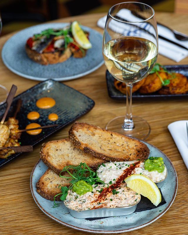 stokehouseuk's tweet photo. A selection of our small plates including crab &amp; salmon pâté served with avocado &amp; chives on toast😋👌🏻 #stokehousevictoria https://t.co/51fzxhcmn7