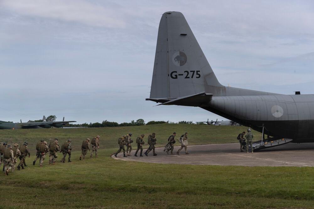 korpsmariniers's tweet photo. Vandaag namen we in Normandië deel aan de herdenkingssprong ter gelegenheid van #DDay75years #DDay https://t.co/UxoQodoQ8q