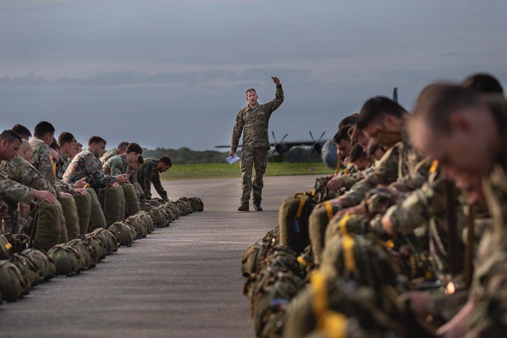 korpsmariniers's tweet photo. Vandaag namen we in Normandië deel aan de herdenkingssprong ter gelegenheid van #DDay75years #DDay https://t.co/UxoQodoQ8q