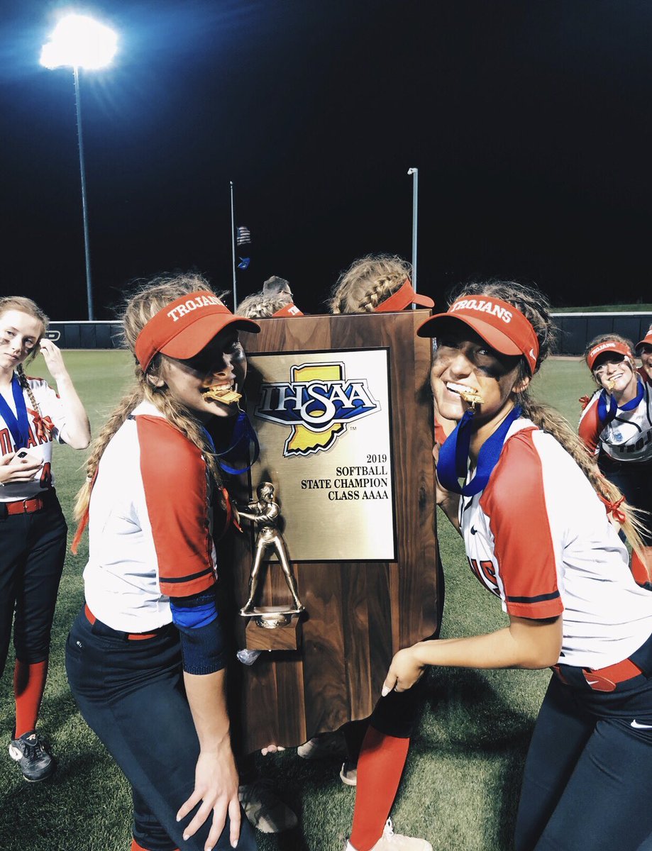 addisonosborn's tweet photo. nothing gets better than this,, no other girls I’d rather do this with❤️❤️ #statechamps 🥇💍💙 https://t.co/sCfOiokW71
