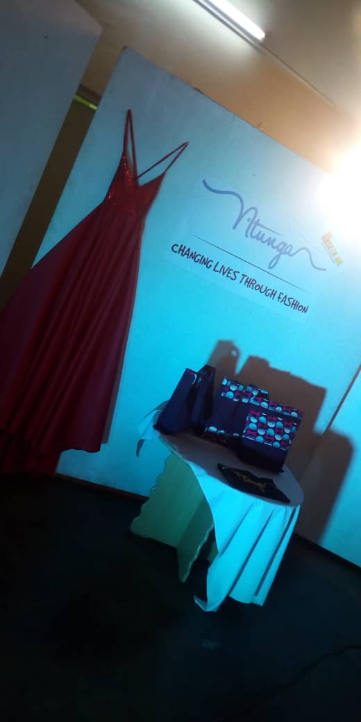 j_nabwire's tweet photo. The @NtungaP fashion project display come purchase your self a dress
#UnseenMeExhibition19
#ModelTheWay19
#Ntungal
#fashion https://t.co/9uyYkYJokm