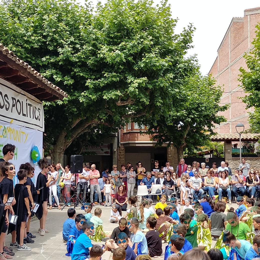 escolallucanes's tweet photo. Festa de fi de curs i cloenda dels 3 anys del Projecte Erasmus. Gràcies a @Pratsinfo pel suport, a @josepnaranjo per l'equip de so, les entitats per la seva col.laboració, a tots els familiars per la gran ajuda i a tots els assistents #erasmus #pratsdelluçanès #lluçanès https://t.co/mbOqBVoGzO