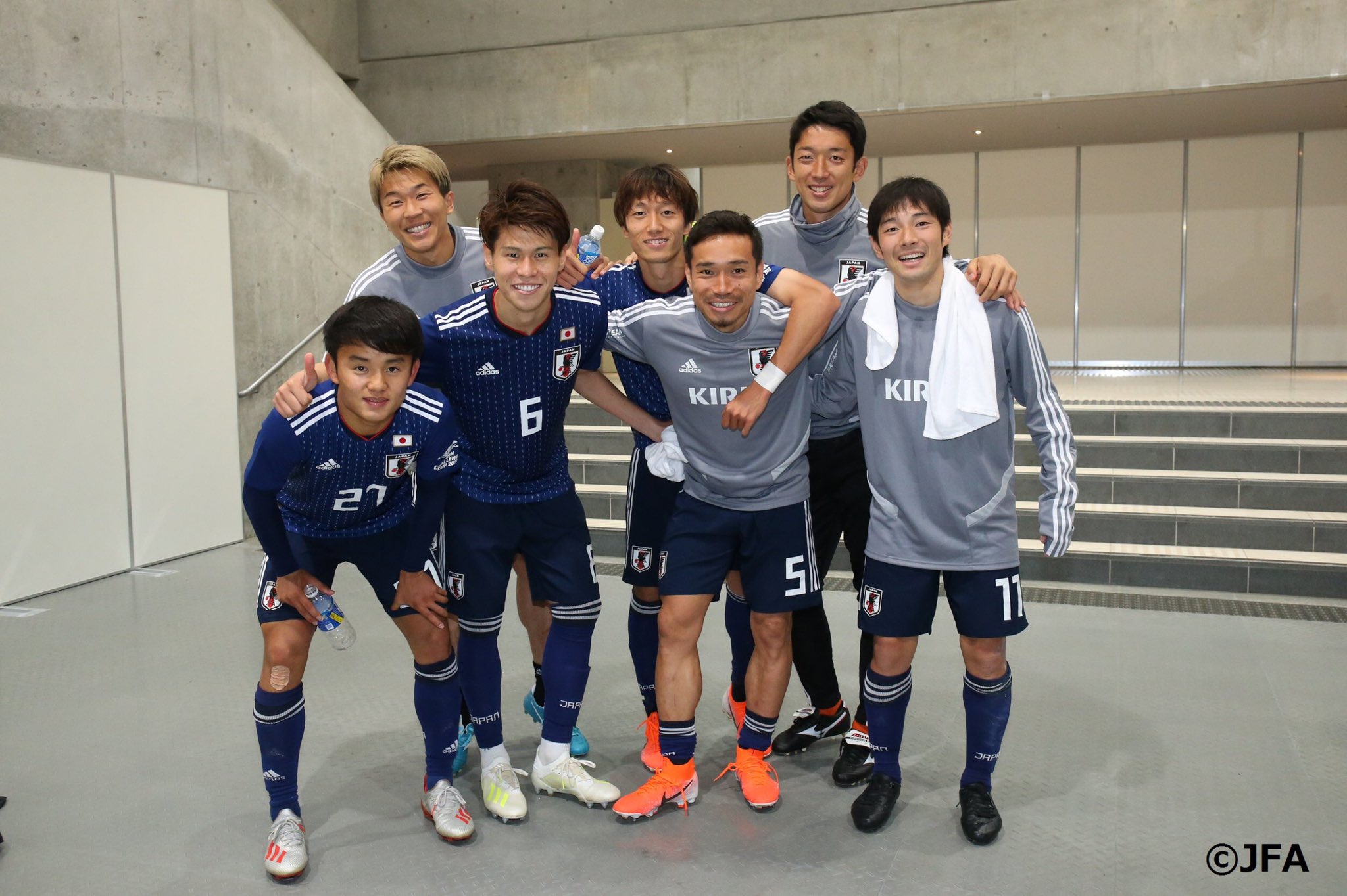 Yuto Nagatomo 長友佑都 代表戦応援ありがとうございました Fc東京の皆さんお待たせしました Fc東京チルドレンです 2枚目は東京ダービー勃発 建英代表デビューおめでとう 翔け Yuto Nagatomo 長友佑都 代表戦応援ありがとうございました Fc東京の皆さんお待たせしました Fc東京チルドレンです 2枚目は東京ダービー勃発 建英代表デビューおめでとう 翔け
