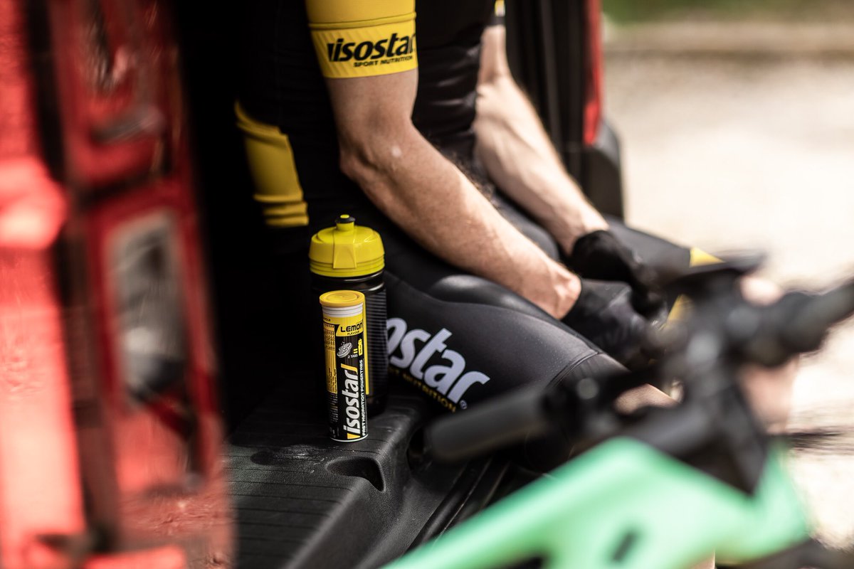 Cargando pilas después de una ruta intensa #powertabs #isostonico ¡También para recuperar! Somos ciclistas 🚵‍♂️🚴‍♂️ <a href="/ibzugasti/">Ibon Zugasti</a> #isostarspain #sportnutrition #bike #btt #cliclismo #cycling