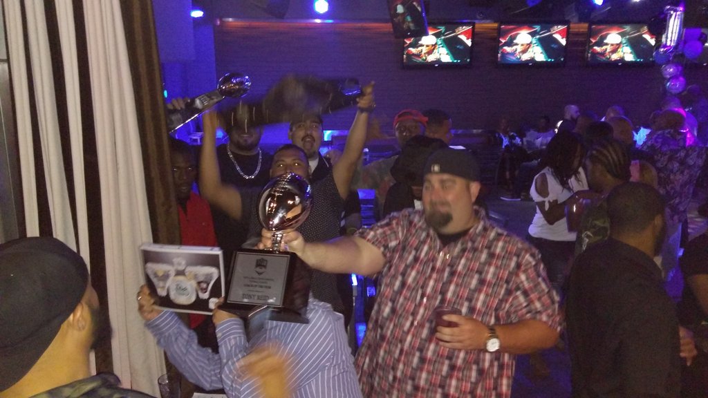 Da_Blackhawks's tweet photo. This is how champs celebrate ! https://t.co/HdwMglU9zq