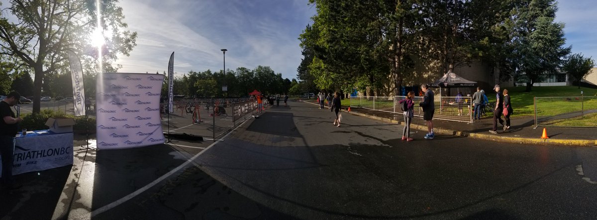 triathlonbc's tweet photo. All set up and ready to go for the #SuperSeries Race #2 with @HPRevents  at the #YYJ @HPRYouthTriathl! Race action starts in about 15 and the #draftlegal heats get underway at 9:45! https://t.co/oZVezwYbAj
