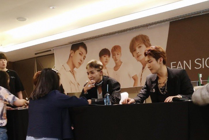noworonly's tweet photo. หลังจากให้ของเสร็จก็บอกน้องว่า ขอบคุณที่มานะ ขอบคุณที่มาเปนวินเนอร์ ขอบคุณที่ทำทุกอย่าง you are my big inspiration and always bring me up when I'm sad or feeling down you deserved all the best thing in this world เลยรู้มั้ย stay amazing as you are นะ I'll always support you 🙂💗 https://t.co/4x9vE7DZiO