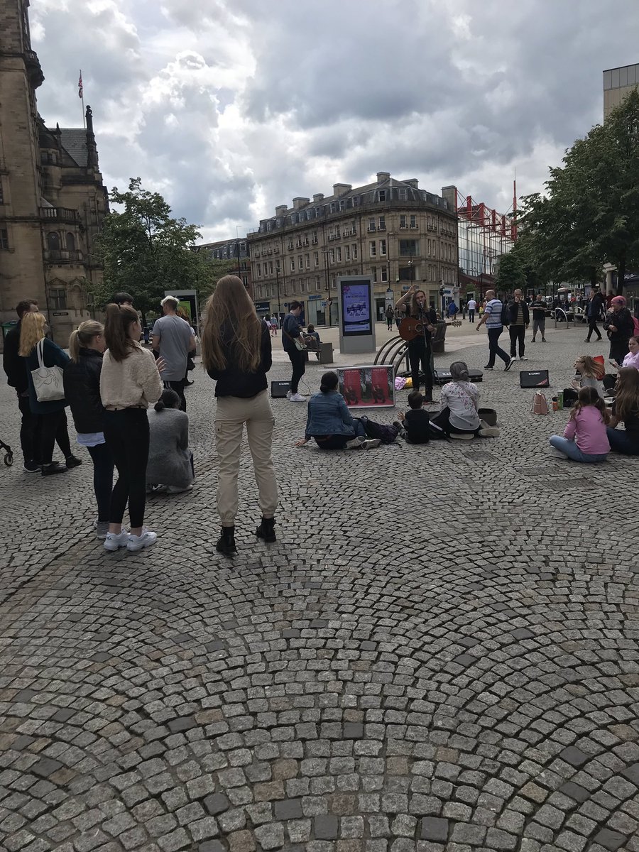 casiedaniella's tweet photo. Sheffield City Centre w/ @CaseyLowryMusic @RAFFER_music & @JasonAllanUK
#BuskingTour https://t.co/UeKCpGBjAx