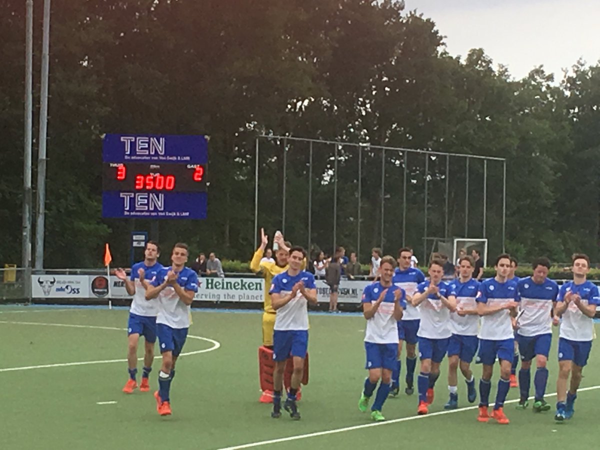 gerrithagoort's tweet photo. MHC Oss wint play-offs van Aerdenhout Rood Wit 🍾🥂 https://t.co/SmsUrlmwqh