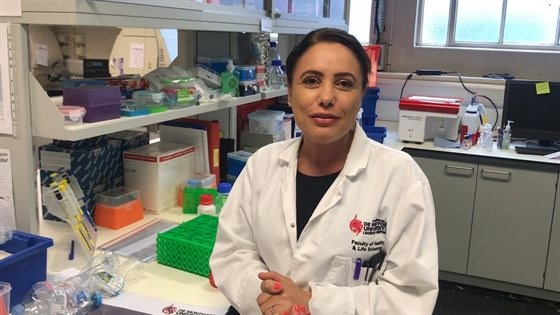 Dr Naomi Martin was one of the 12 female scientists to demonstrate her research at Leicester's first Soapbox Science event as part of Leicester Riverside festival! 😯📖  👉socsi.in/a0wyi👈 #DMUResearch #ProudToBeMore