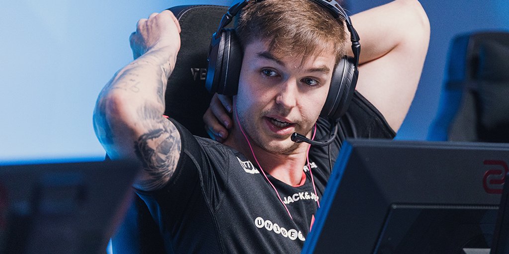 BetwayCSGO's tweet image. Top 5 of #ECS7 Finals so far: 

🇩🇰 #1 @dev1ce - 1.37
🇫🇷 #2 @zywoo - 1.33
🇺🇸 #3 @Brehze - 1.33
🇩🇰 #4 @KjaerbyeCS - 1.24
🇧🇷 #5 @coldzera - 1.21