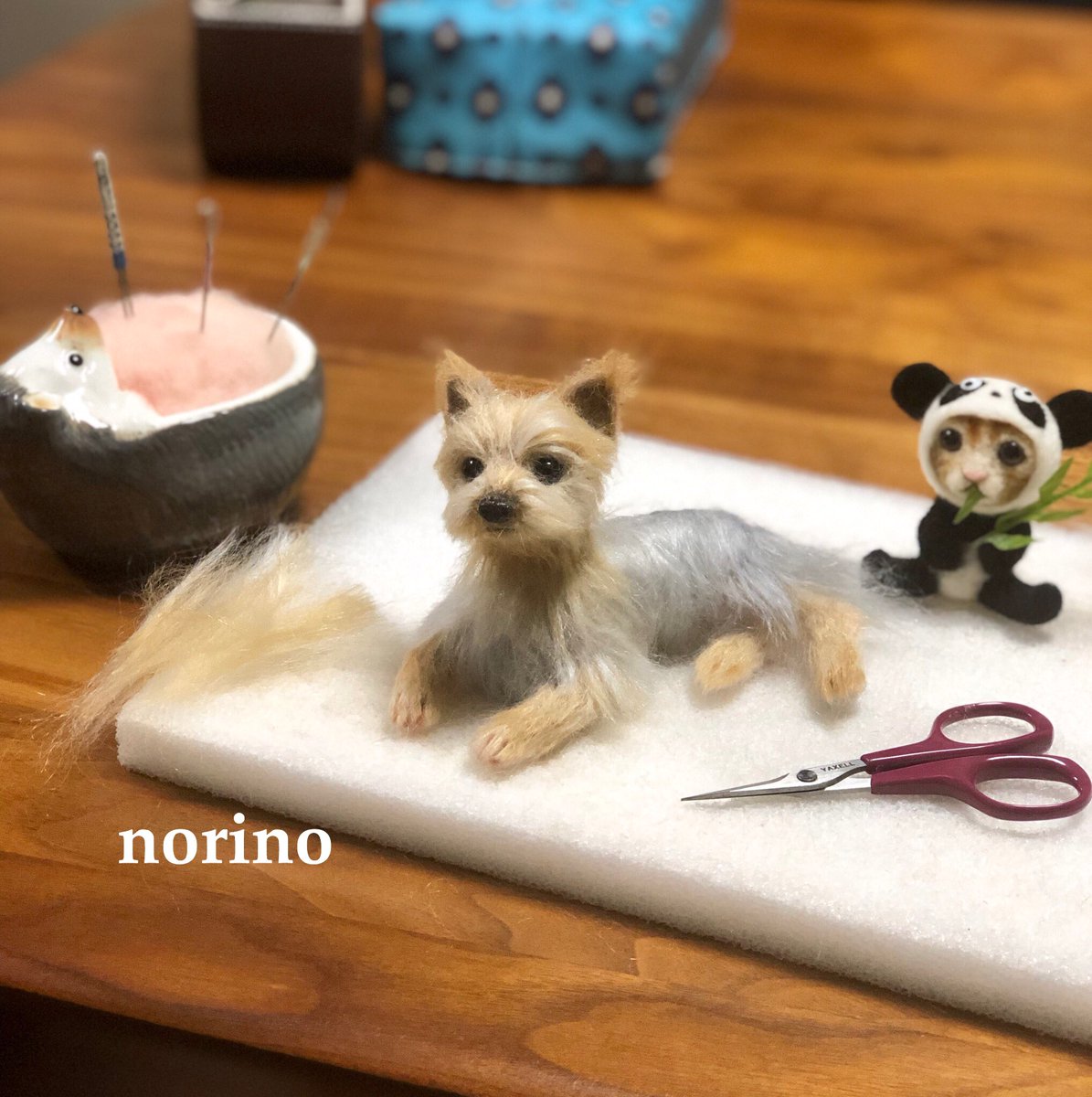 Norino 羊毛フェルト ギャラリーのお仕事があったのでチビソラが進んでおりませんでしたが今日 すこしトリミングをしました 尻尾を付けてもう少し調整します 羊毛フェルト ヨーキー 羊毛フェルト犬 ヨークシャーテリア Yorkie Needlefelting