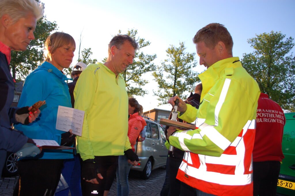 Deelnemers Stepelfstedentocht hebben Dokkum en Leeuwarden gepasseerd (VIDEO) dlvr.it/R6J7Vd