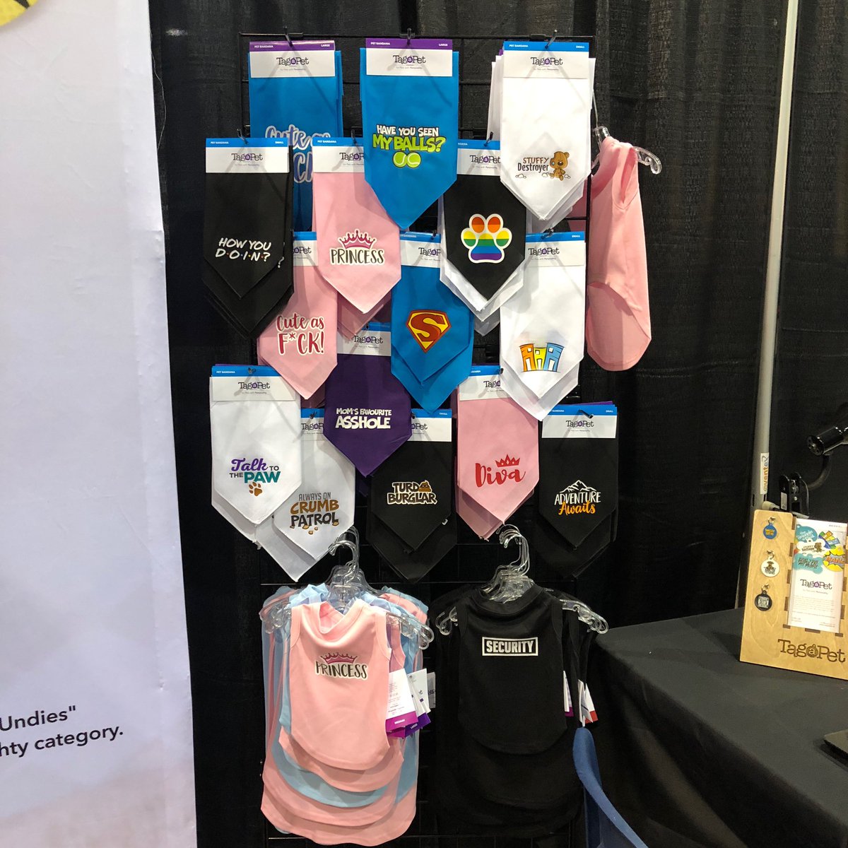 TagaPetNL's tweet photo. Another great day at the @NLpetexpo Drop by the booth and pick up a fashion tag, bumper sticker or a new shirt ($15 all sizes) or bandana ($10) ! #nlpetexpo #yyt #beaglepaws #petexpo #nlpetexpo2019 https://t.co/zX0apoWlew
