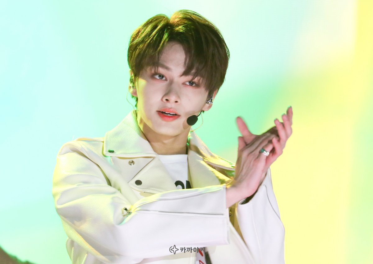 生日快樂♥️

#동양의_대통령_문준휘_생일축하해
#My_MOONLIGHT_JUN