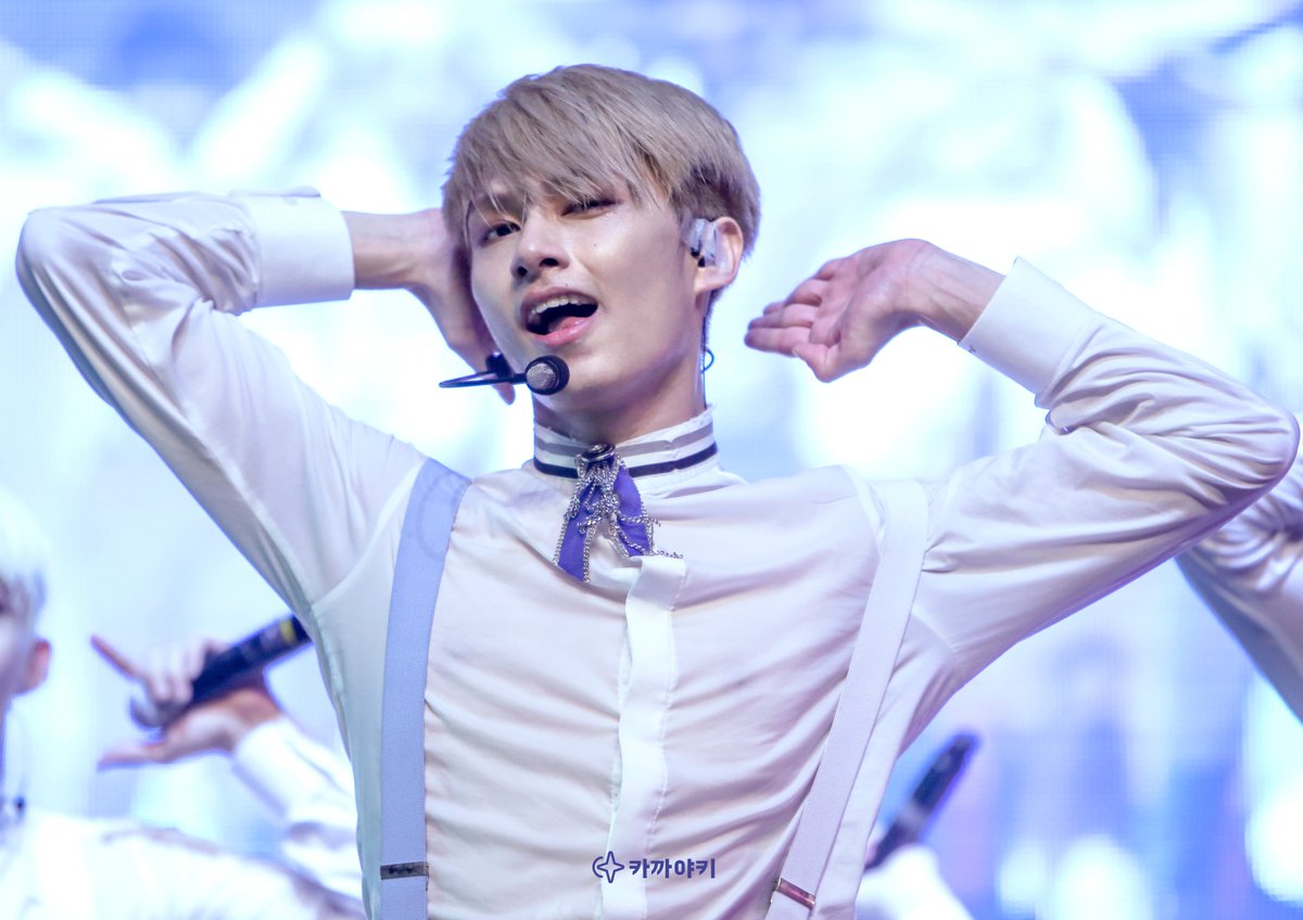生日快樂♥️

#동양의_대통령_문준휘_생일축하해
#My_MOONLIGHT_JUN