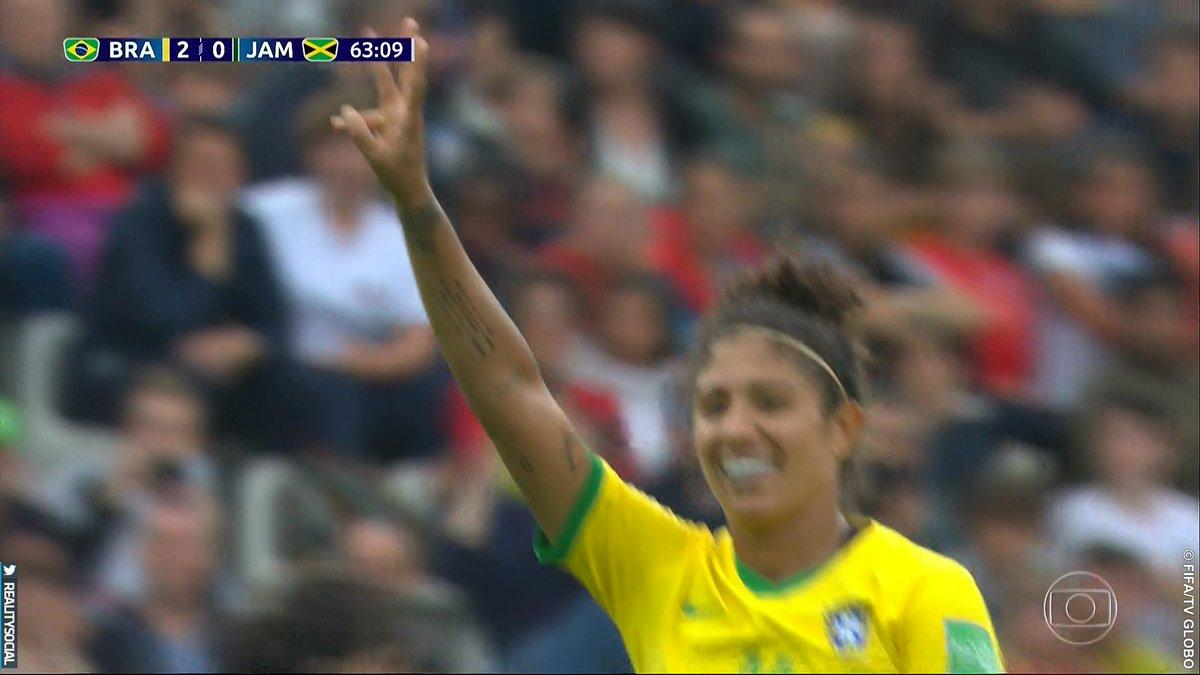 coutlivia's tweet photo. TRÊÊÊêÊSSSSSSSSS CARALHOOOOOOOOOOOW CRISSSS 
#TorcemosPorElas #GuerreirasDoBrasil #CopaDoMundoFeminina https://t.co/DjzZRnP9RM
