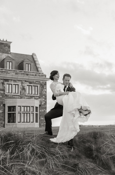 DreamIrishWedd's tweet photo. The #groom is always going to carry his wife on his hand and hold her tight in his arms! #realliferomance #dreamwedding #newlyweds at @TrumpDoonbeg #TrumpInIreland https://t.co/bGCatMv82J