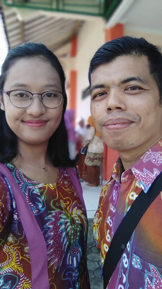 elisabeth_duwik's tweet image. Kondangan sareng Mas @mamo_francesco 

#belabelikulonprogo
#batikgeblekrenteng