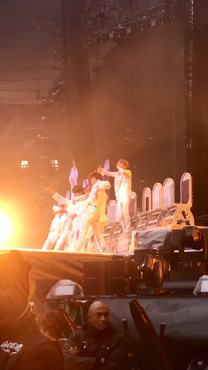 gamblingintokyo's tweet photo. I’ll miss you!!!! Thanks for 2 beautiful days! 💜@BTS_twt 💜#BTSINPARIS #SpeakYourselfTourParis #BONJOURBTS #dionysus #BTSinParisDay1 https://t.co/J0xV2DLeF1