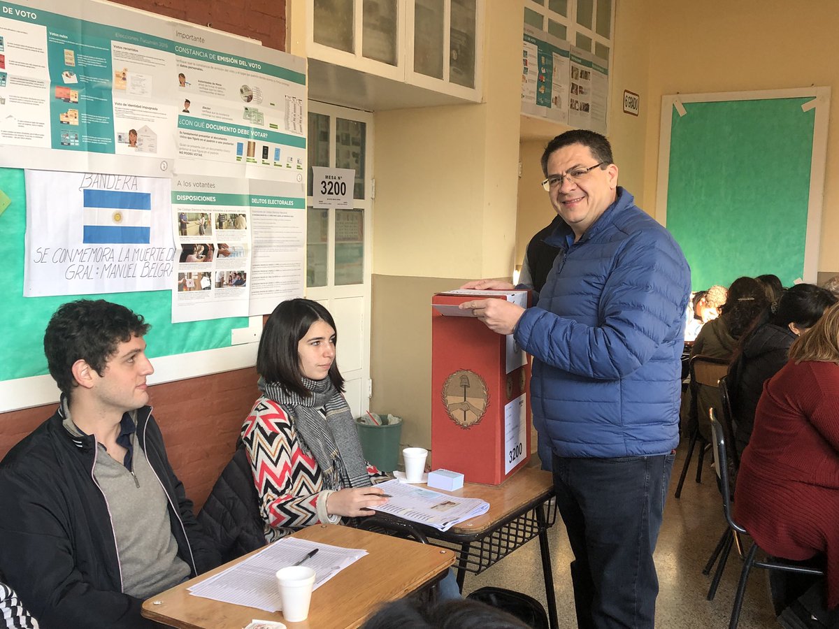loutonetti's tweet photo. Cobertura de las #EleccionesTucuman para @estamosconruben .
Difícil tarea la de los Tucumanos hoy. https://t.co/S2VPrdOS3q