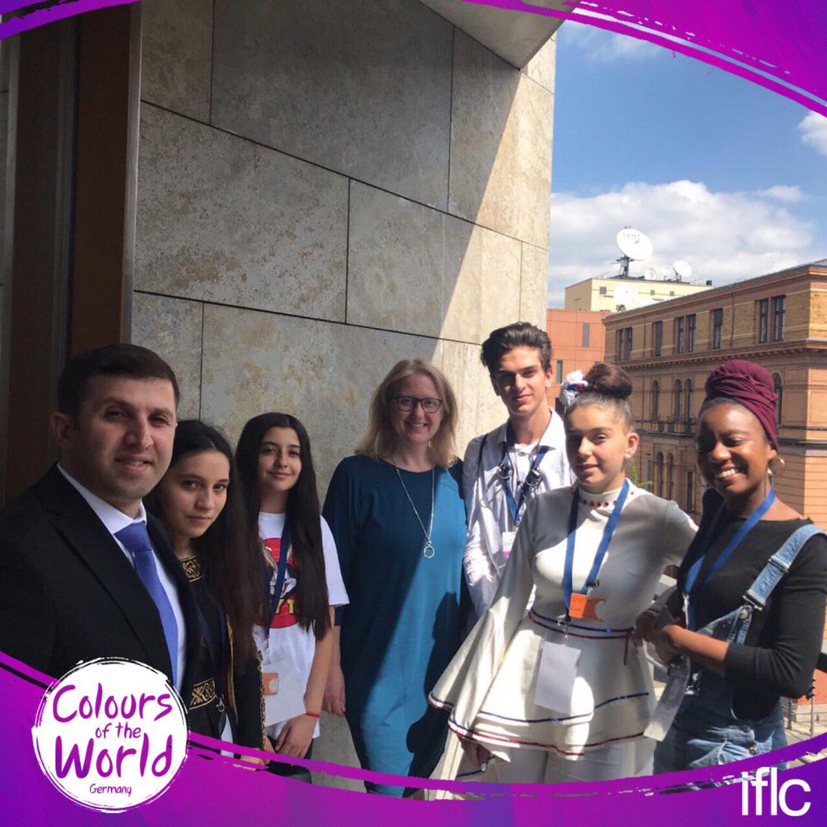 IFLCGermany's tweet photo. Ein nettes Pläuschen hier, interessante Themen dort – es war ein schöner Besuch bei MdB Frau Lisa Paus (GRÜNE). Sie beantwortete die vielen Fragen der Jugendlichen und lernte auch was von ihnen. Vielen Dank! ☺️
#IFLC2019 #Berlin #InterkulturellerDialog https://t.co/ITQQ0VZInZ