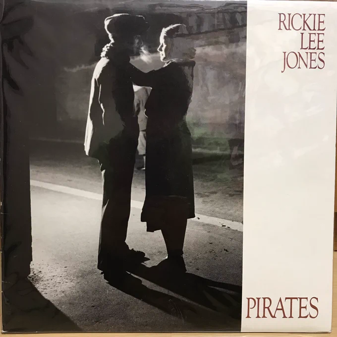 6月9日はロックの日だったので、うちにあるお気に入りのレコードジャケットを紹介。
リッキー・リー・ジョーンズ、カーリー・サイモン、ジョーン・バエズ、ミスター・ビッグ。ミスター・ビッグは90年代だったかに結成されたアメリカのスーパー・グループじゃなくて、70年代イギリスの隠れた名バンド。 