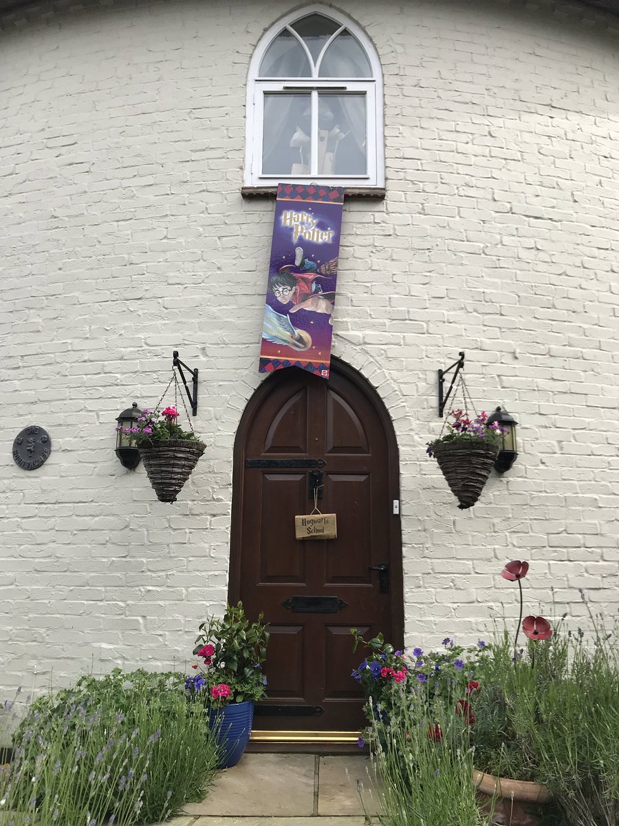 There’s some exciting stuff going on in the village today! A storybook treasure hunt, followed by cake in the village hall 🍰🧁