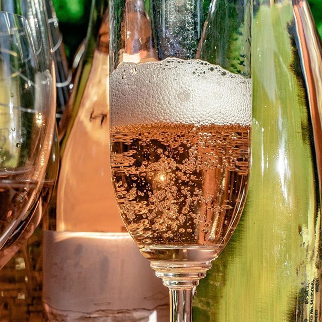 VinotecaGT's tweet photo. Hoy es #RoseAllDaydisfrútalo con el #CorazónContento¡Visítanos! Vinoteca Zona 10, Zona 14, Vía Majadas, Plaza Concepción y Paseo Cayalá.
Llámanos: ☎ 2243-1515.
--
#Guatemala #Guate #GuatemalaCity #Vinoteca #VinotecaGt #CorazonContento #VinotecaDeli #WinesOfInstagram #WineTim… https://t.co/0nLqrKoykf