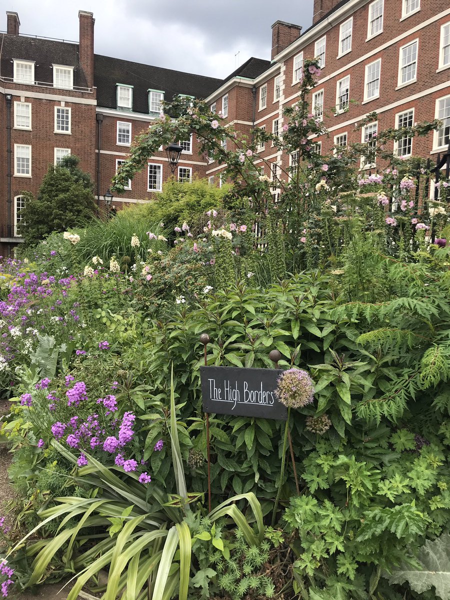 SarahHarrisonPR's tweet photo. Stunning planting and croquet and cocktails at Inner Temple Garden. Last few hours of @OpenSquares #OGSW2019 https://t.co/ZlRYgfwNaD