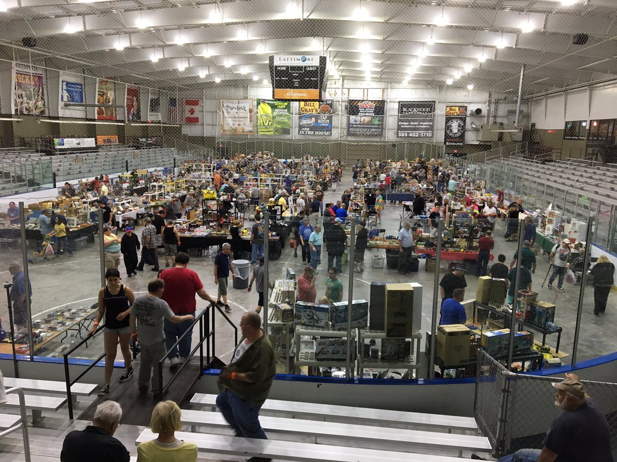 r_heals13's tweet photo. A step back in time for many who are attending the Vintage Toy Show at @bgiceplex today. Wind up toys, Hot wheels, and baseball cards just to name a few are all on display and available to purchase. The event runs until 3 p.m. @SPECNewsROC https://t.co/7kFxyRzJwL