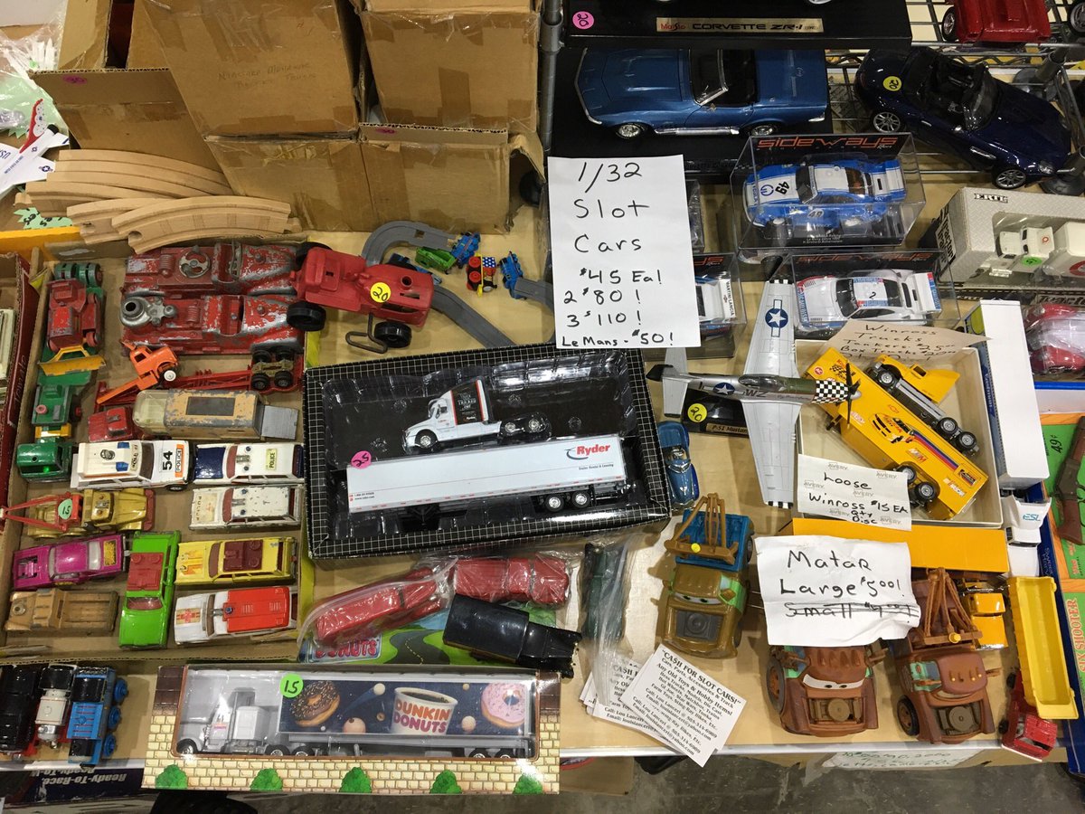 r_heals13's tweet photo. A step back in time for many who are attending the Vintage Toy Show at @bgiceplex today. Wind up toys, Hot wheels, and baseball cards just to name a few are all on display and available to purchase. The event runs until 3 p.m. @SPECNewsROC https://t.co/7kFxyRzJwL