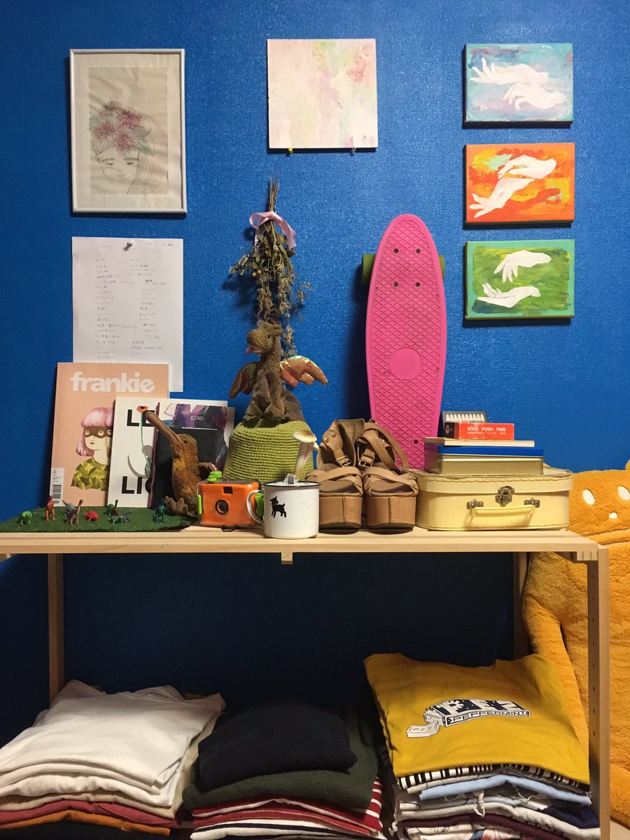 Qucecke 部屋はやかましいくらいがわたしは好きです シンプルで必要最低限のものしか置かないのはわたしには向いていない 部屋