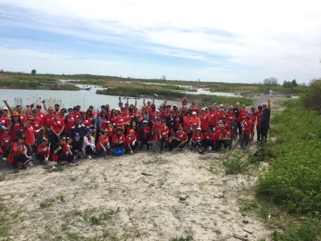 forestscanada's tweet photo. Our CEO Rob Keen is excited to kick things off for Forest Recovery Canada's second day at Tommy Thompson Park with @TRCA_TTP as part of the @Rogers #GiveTogether Volunteer Days. Let the pollinator habitat planting &amp; invasive species pulling blitz begin! #ForestRC @Keen_for_trees https://t.co/7G3OshaXm0