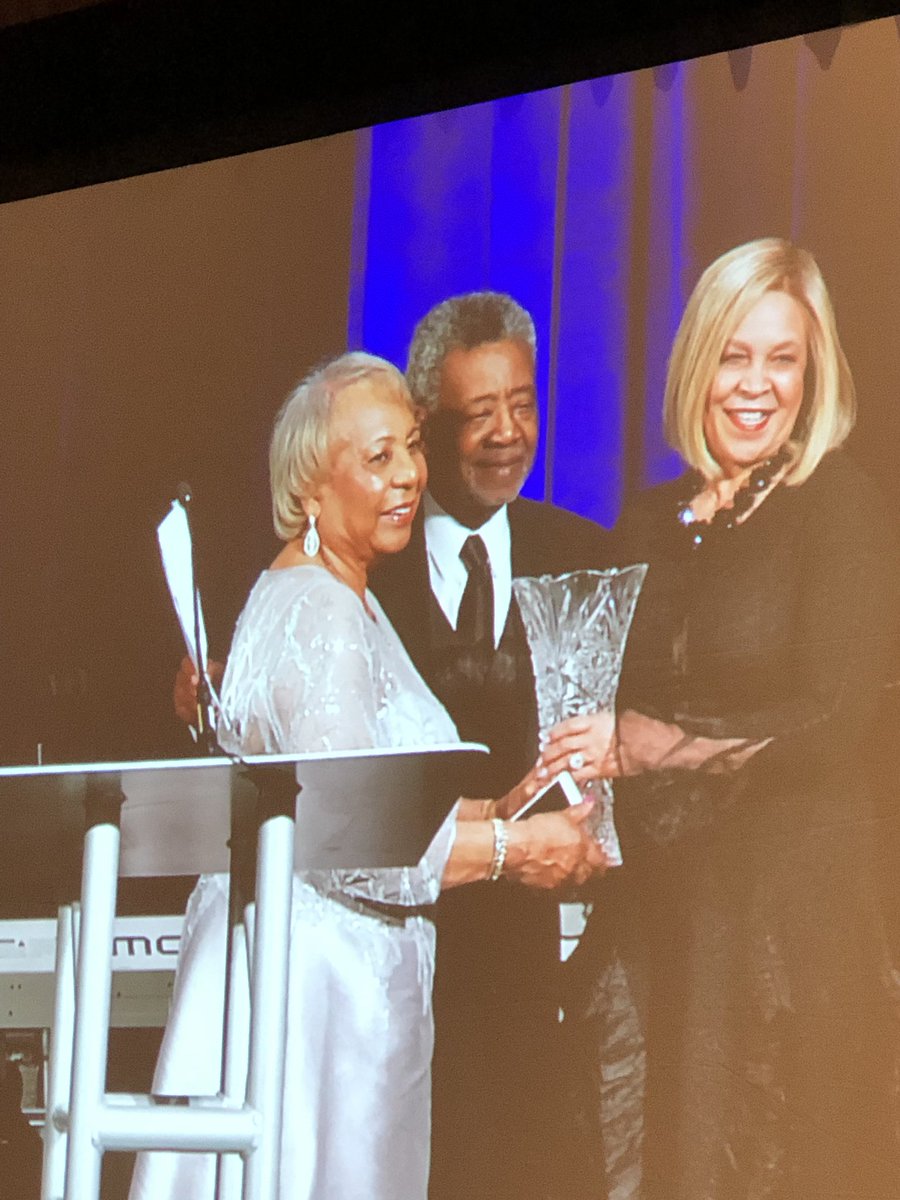 AKAOMODallas's tweet photo. Congratulations to our chapter member Susie Bell for receiving the Heritage Award from the African American Museum of Dallas.
#AΚΑΟΜΟ #ΑΚΑΟΜΟPower #OmicronMuOmegaChapter #Excellence #ΑΚΑ1908 https://t.co/rNtr8sjYMl