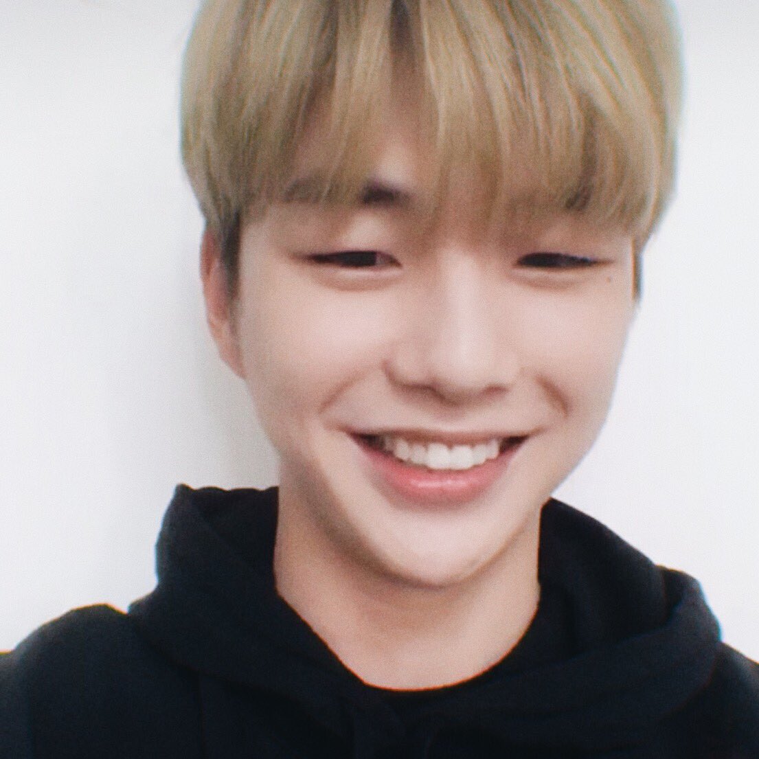 뱀부 ·•︠‿•︡ tweet media