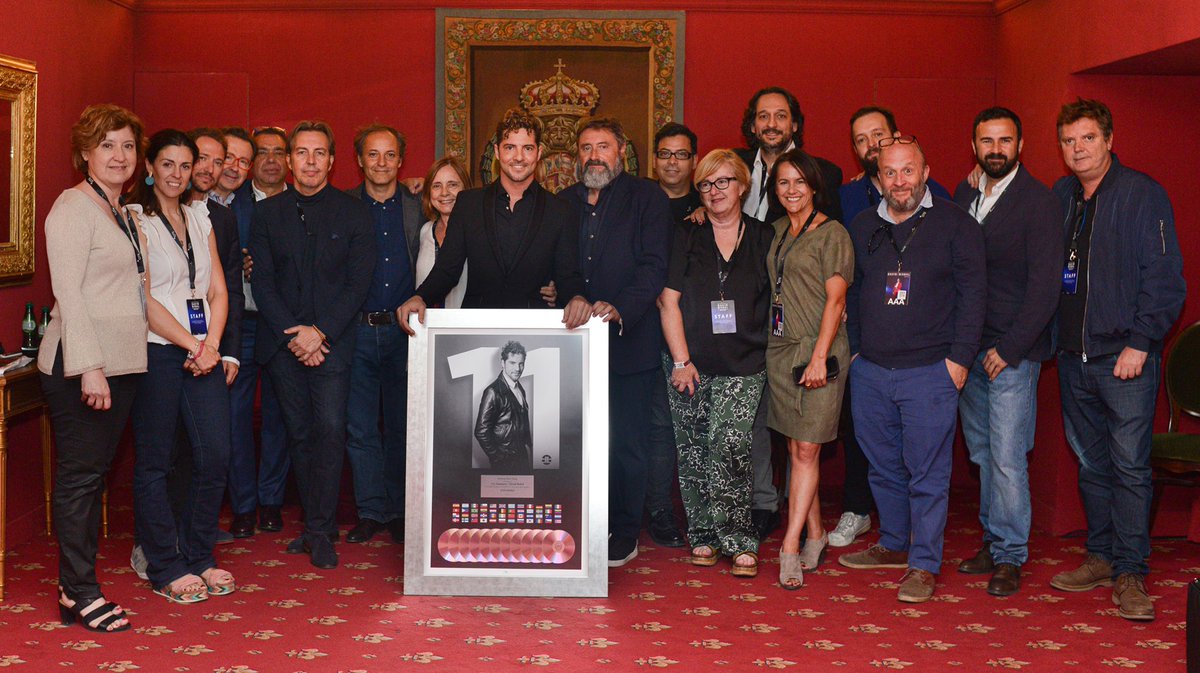 davidbisbal's tweet photo. Ayer leí esto... “No es más feliz aquel que más tiene, sino el que menos necesita”. Lo cierto es que Todos estos discos y premios en realidad son vuestros y me habéis regalado más de lo que cabía en mi imaginación y mi corazón. https://t.co/Qnkyw9q8YE https://t.co/006wcZVxjg