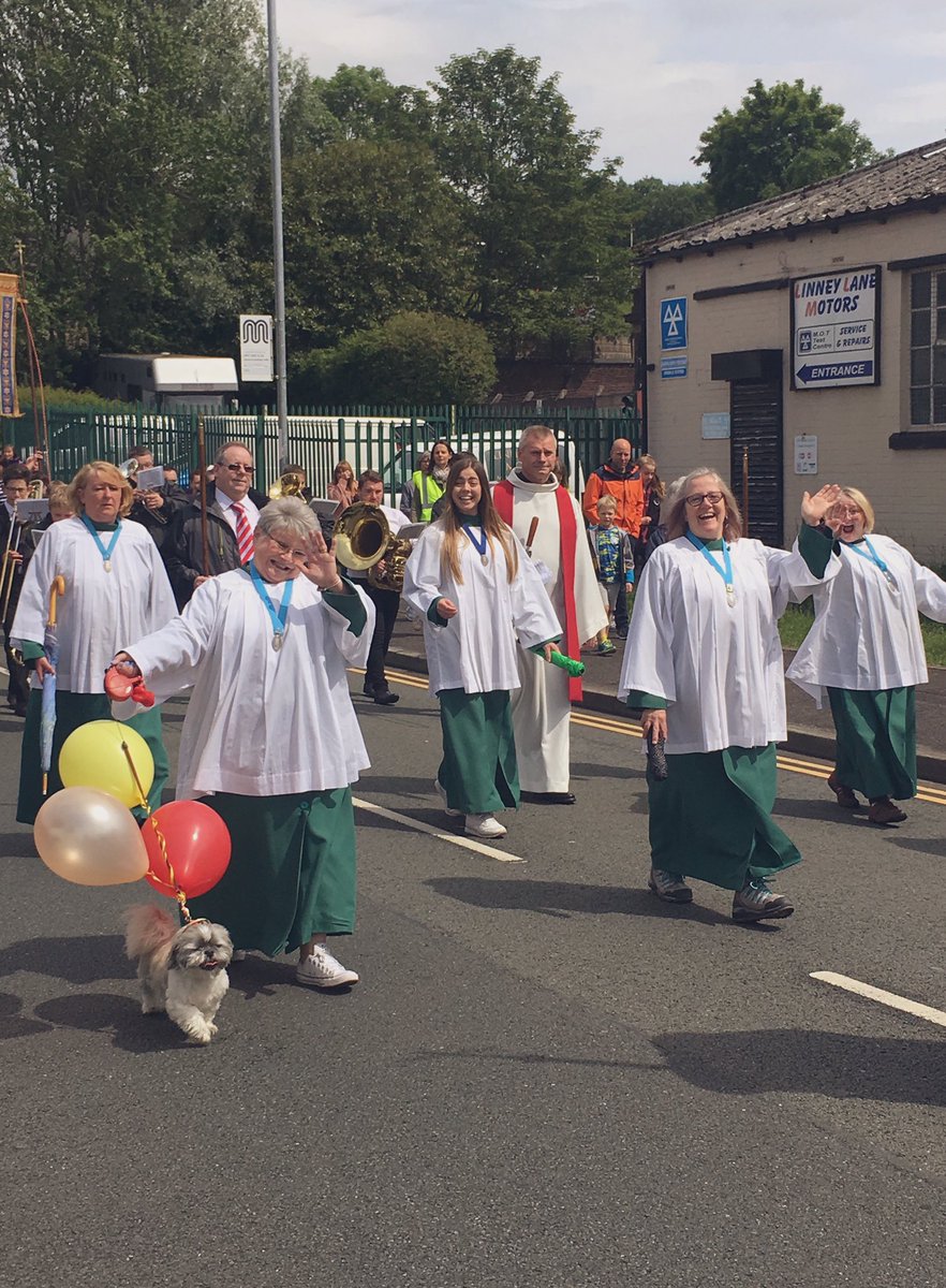 james_mates's tweet photo. #WhitWalks in style @ East Crompton St. James’ &amp; St. Saviour’s # Shaw @DioManchester https://t.co/Jsnq062GOW