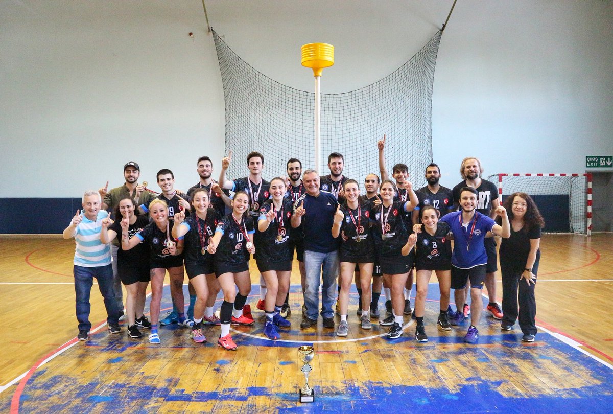 We're the champions, my friends🏆 #turkishkorfballleague #playoffs #marmarakorfball #korfbal #korfbol #korfball sponsors #dogsansurgical #polinwaterparks #greenlogim #atlantispool #dofrobotics #f28production #aderamatbaa #thisiskorfball