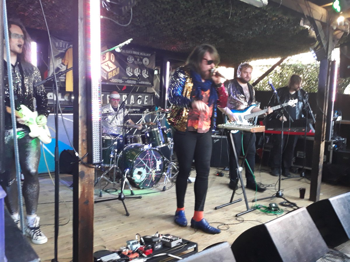 Dan Demon tweet media