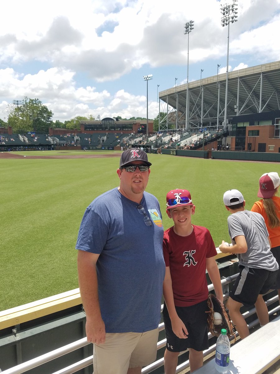 ShannonB_83's tweet photo. Our first @VandyBoys game. 
#SuperRegionals #RoadtoOmaha
#VandyBoys https://t.co/gb19539WGV