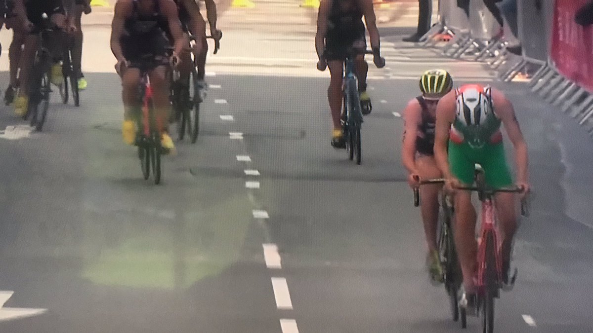 tri_ireland's tweet photo. Some amazing riding by @russellwhitetri as he and Alastair Brownlee attack the bike at #WTSLeeds - watch it live on https://t.co/nFvz9iYVgq 🇮🇪 🏊🏻‍♂️ 🏃 🚲 https://t.co/sZRvWuZqjU